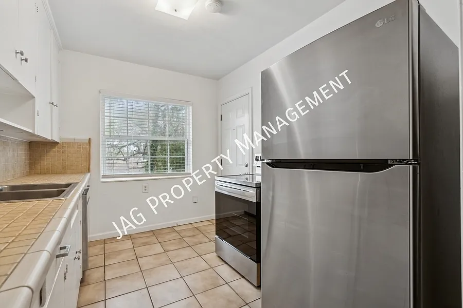 Building Photo - 1886 San Marco Blvd #3