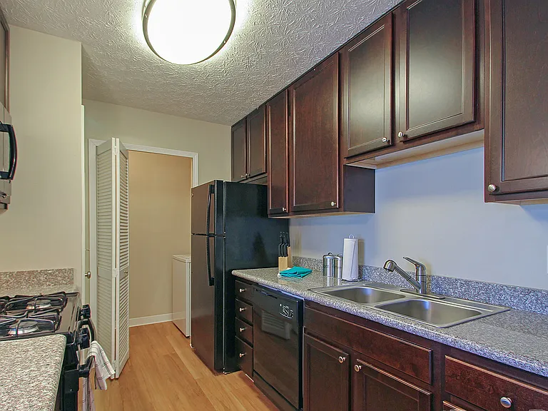 Liberty Hill Apartments — Photo 27