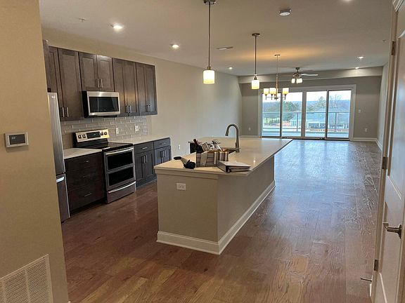 5th image of 5285 Highpointe Lakes Dr #303