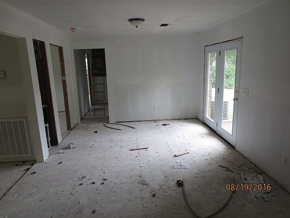 4th image of 676 McPherson Dr