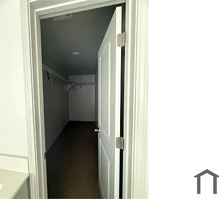 3 bed, 1842 sqft, $2,195 — Photo 3
