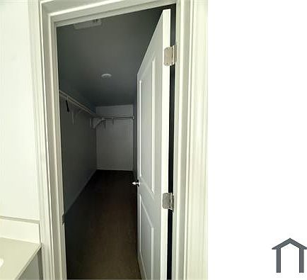 3rd image of 125 Woods Edge Ln