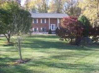 279 Chenoweth Dr, Bunker Hill, WV 25413