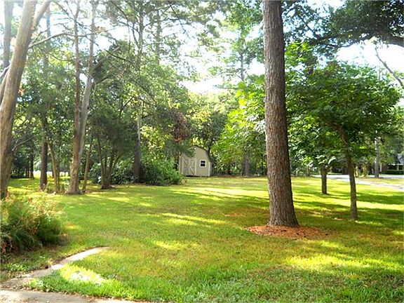 3rd image of 2311 Oleander Dr