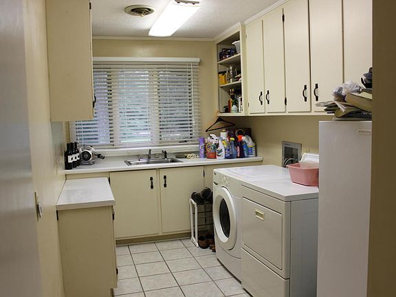 5th image of 202 Saum Dr