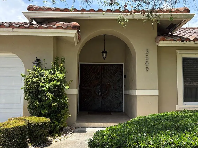 3509 NW 26th Ct — Photo 3
