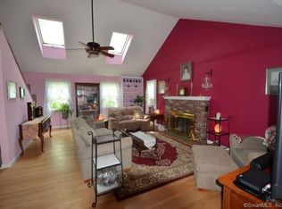 1 Riverside Dr, Middlebury, CT 06762