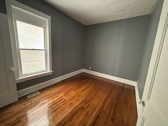 3rd image of 5442 W Quincy St Unit 1