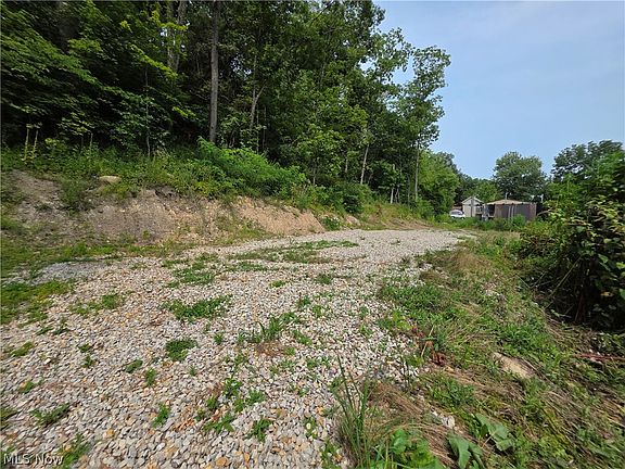 4th image of 1605 Gilbert Rd