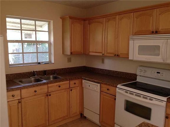 3rd image of 711 SW 14th Ct