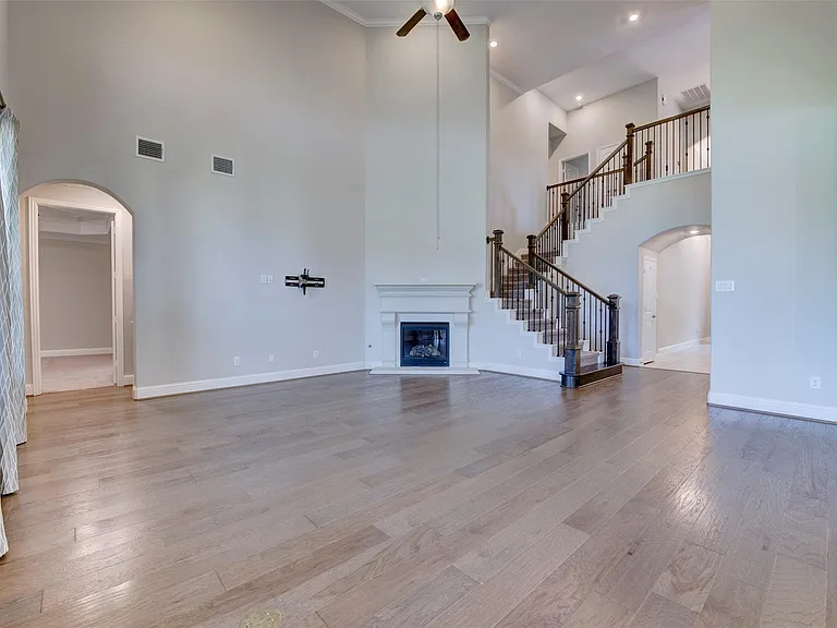 19403 Trinity River Dr — Photo 3