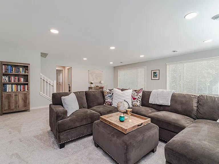 5090 Ranchview Ln N — Photo 27