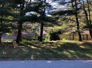 4 Rodeo Cir, Syosset, NY 11791