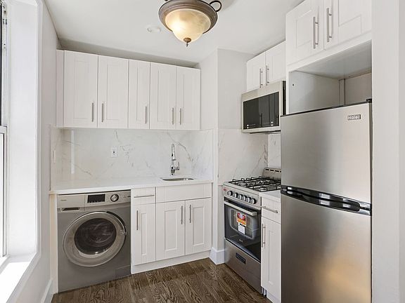 2nd image of 238 E 111th St APT 5A