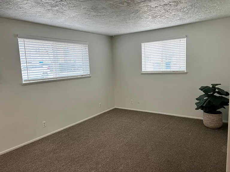 2906 W Jordan St — Photo 7