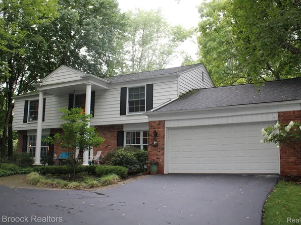 30637 Pebblestone Ct, Beverly Hills, MI 48025