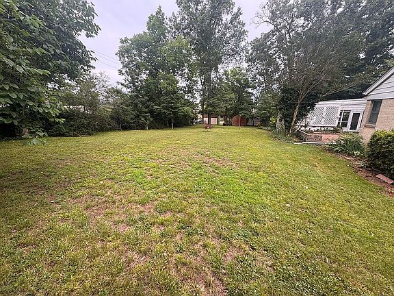 3rd image of 1406 Rosedale Ln