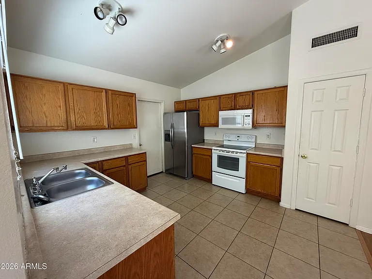 505 W Sereno Dr — Photo 10