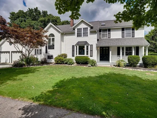 19 Railroad Ave, Bedford, MA 01730