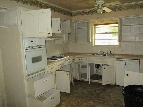 3rd image of 2310 W Sherman St