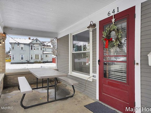 5th image of 641 Lincoln Ave NW