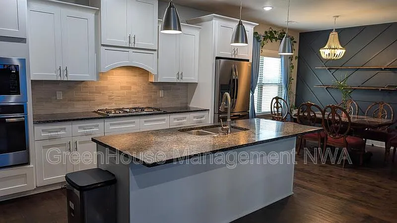 4 bed, 2.5 bath, 2667 sqft, $2,695 — Photo 4