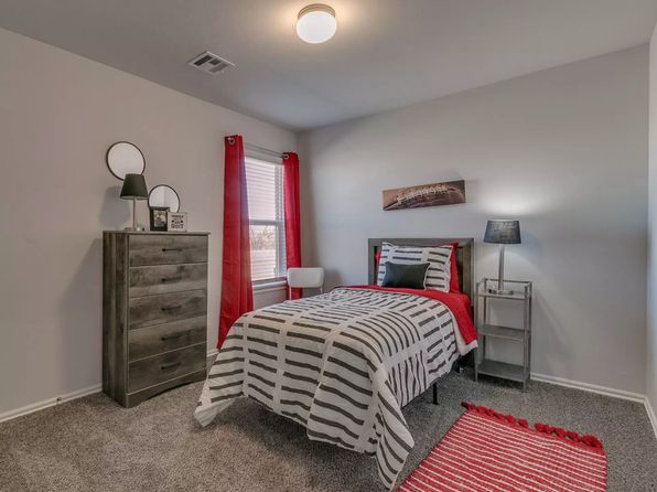 1208 E Stetson Ln, Mustang, OK 73064