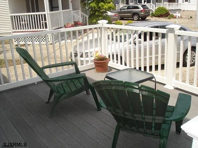 3 bed, 2.5 bath, $8,900 — Photo 2