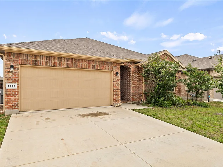 1009 Croxley Way — Photo 9