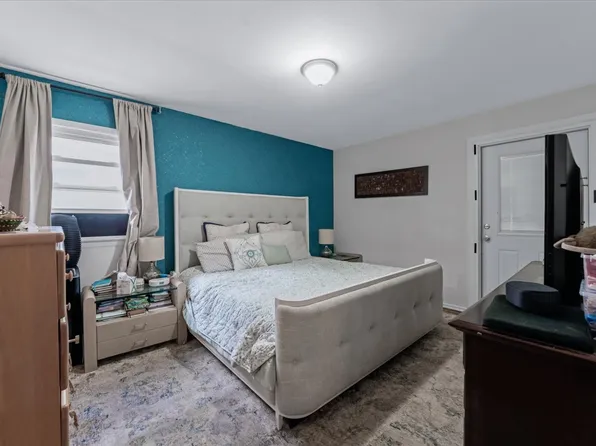 243-17 72nd Avenue image 9 of 29