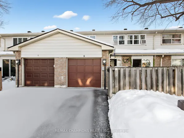 8 Cliff Fernway, Toronto, ON M2J 4L7