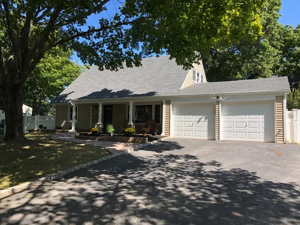 7 Millstream Ln, Stony Brook, NY 11790