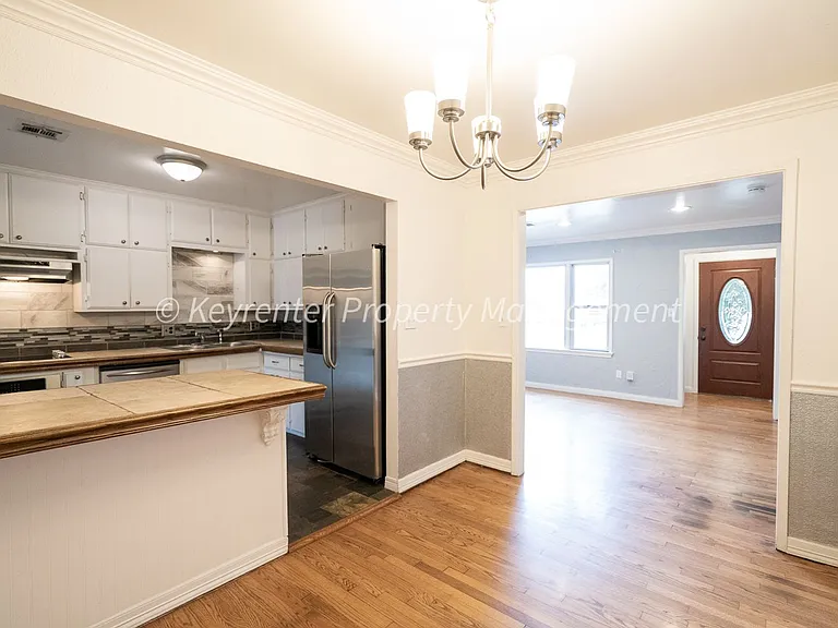 1622 W Britton Rd — Photo 16