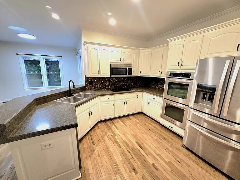 735 Courtland Ave — Photo 12