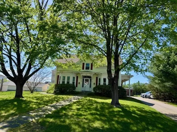 1207 Mendon Rd, Woonsocket, RI 02895