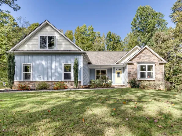 215 Windsor Rd, Greer, SC 29651