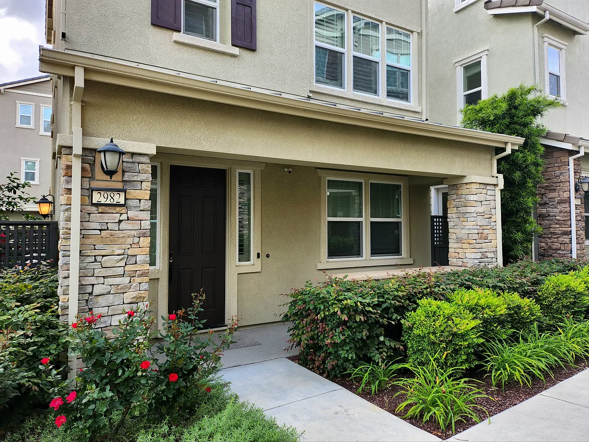 Building Photo - 2982 Stringham Way