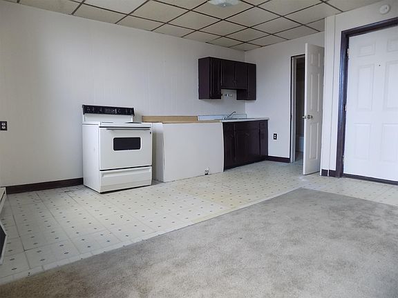 4th image of 996 Jefferson Ave APT 22