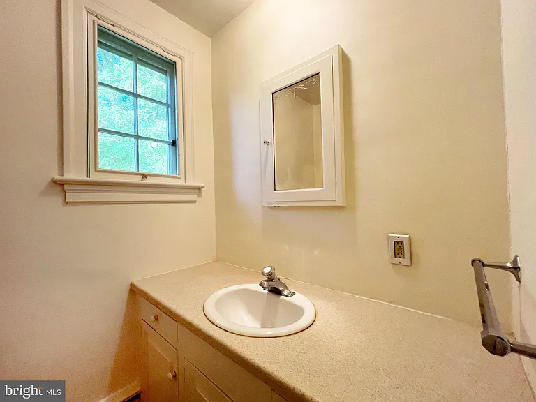 51 Elfman Dr — Photo 22
