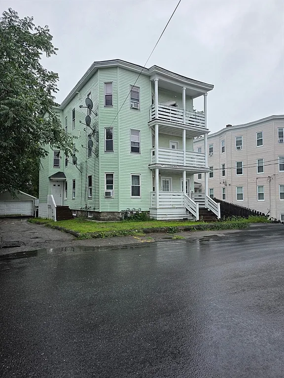 3 bed, 1.0 bath, 1000 sqft, $2,600 — Photo 1