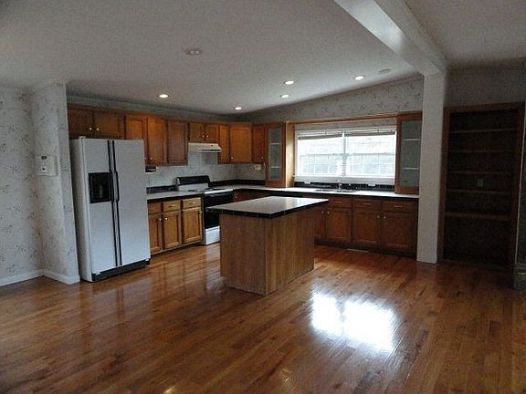 2nd image of 227 Tumblewood Ln