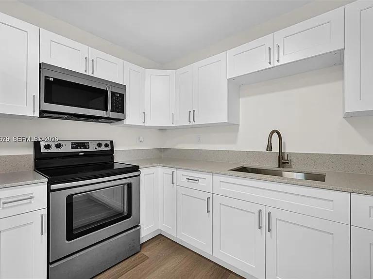 11810 NE 14th Ave #11810 — Photo 7