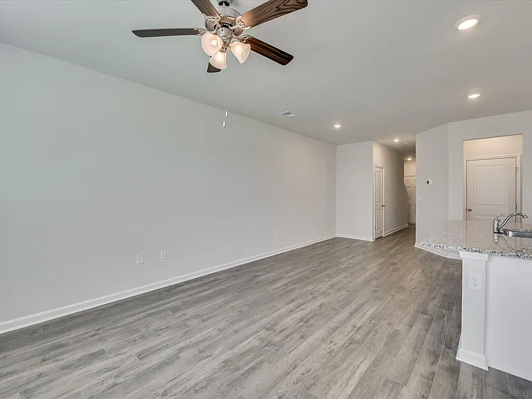 811 Grovebury Ct — Photo 6