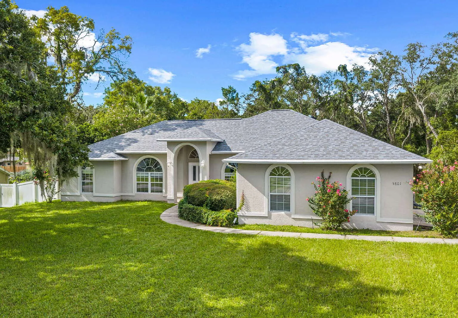3 bed, 2.0 bath, 1966 sqft, $2,000 — Photo 1