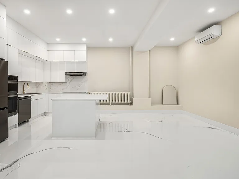 252 W 30th St #4B — Photo 3