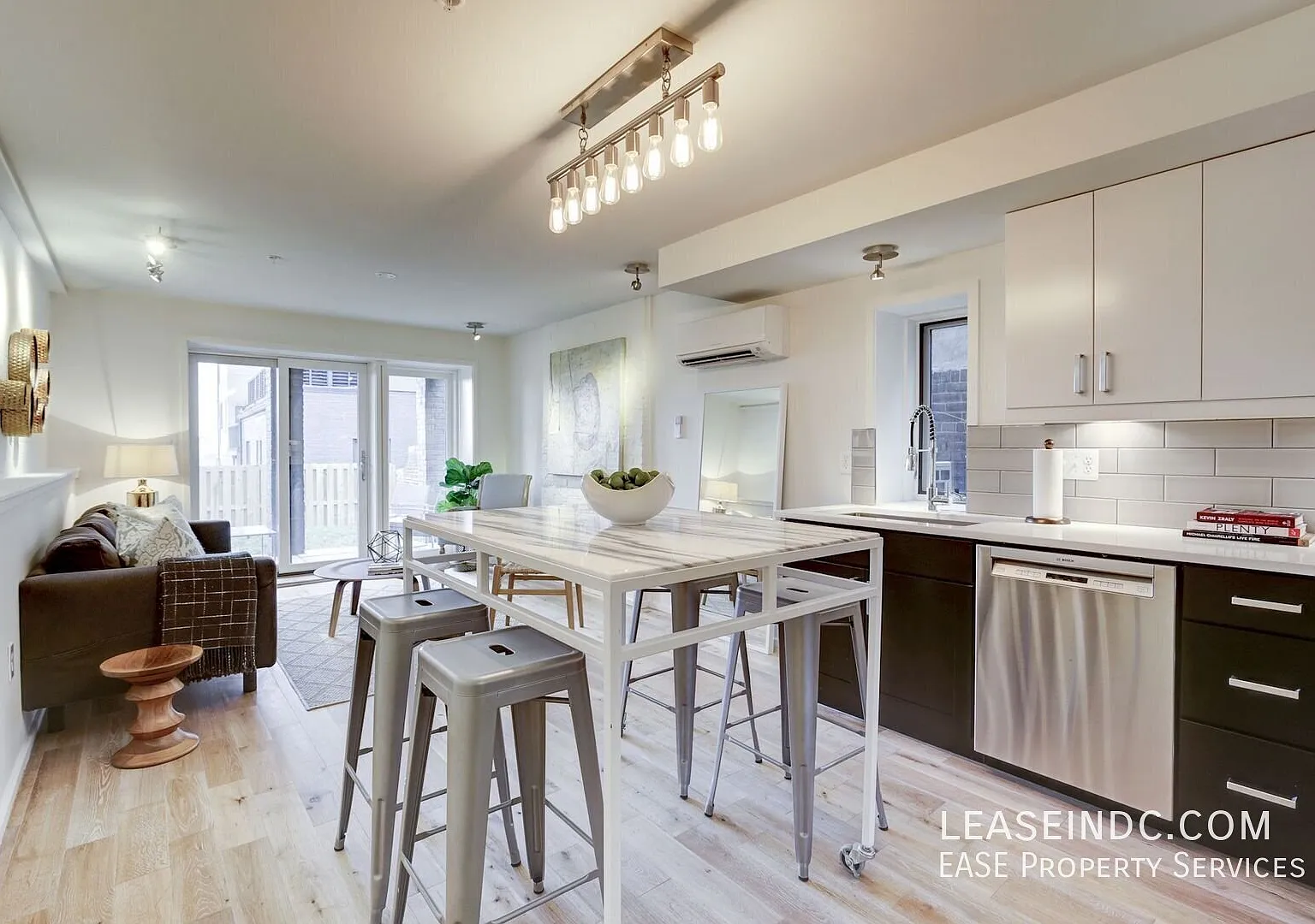 2 bed, 850 sqft, $3,100 — Photo 3