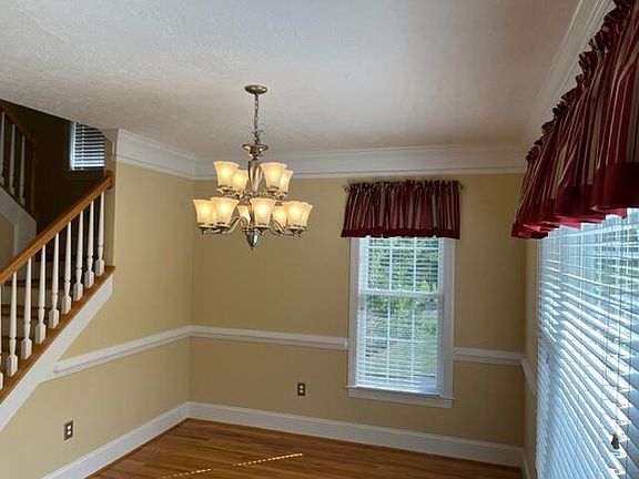 3rd image of 3834 Greenway Dr SW