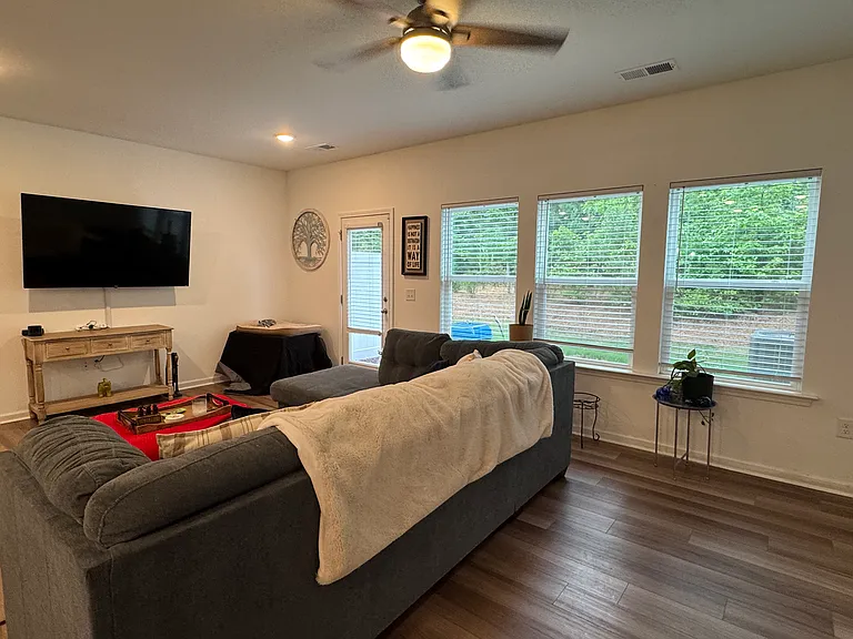 5104 Cambrey Dr — Photo 3