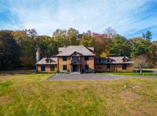 152 Horseshoe Rd, Mill Neck, NY 11765