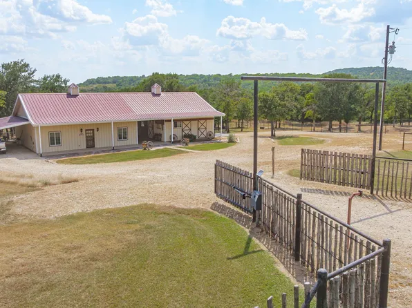 1155 Horsemans Dr, Stephenville, TX 76401